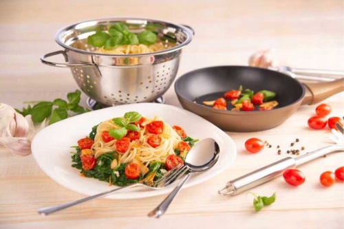 Talerz płytki QUADRO 28 cm – elegancki talerz ze szkła w nowoczesnym kształcie