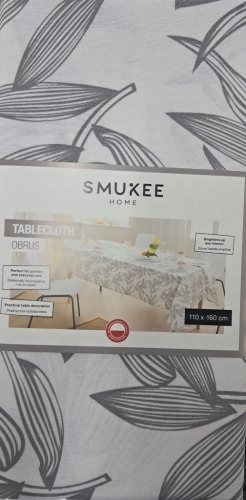 Obrus biały w szare liście 135x240cm smukee