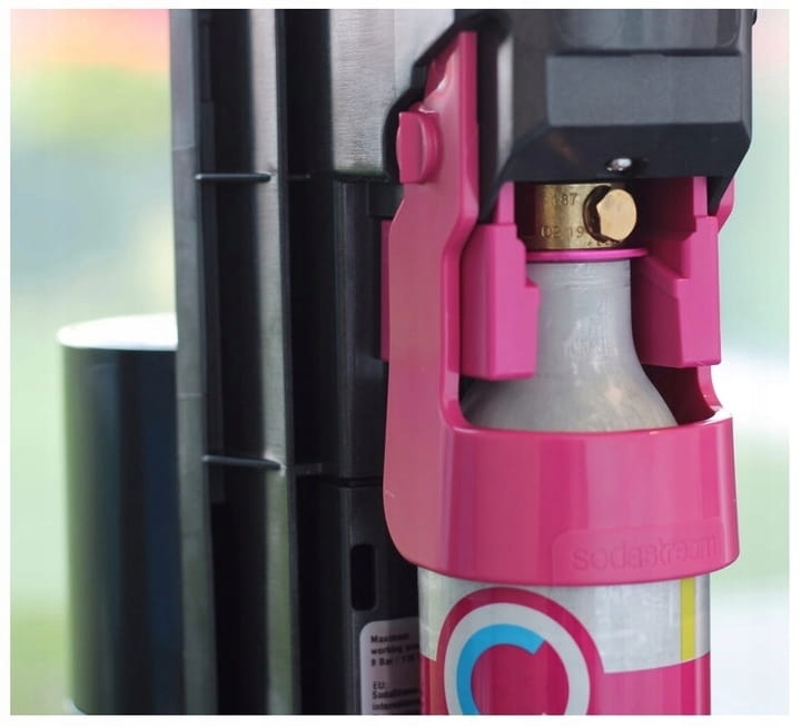 Różowy cylinder CO2 SodaStream Quick Connect – do 60 l wody gazowanej